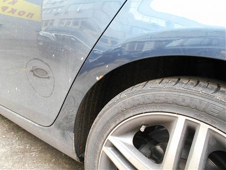 Повреждения на задних двери и крыле Volkswagen Golf